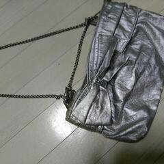 OZOCブランドシルバーバッグの画像