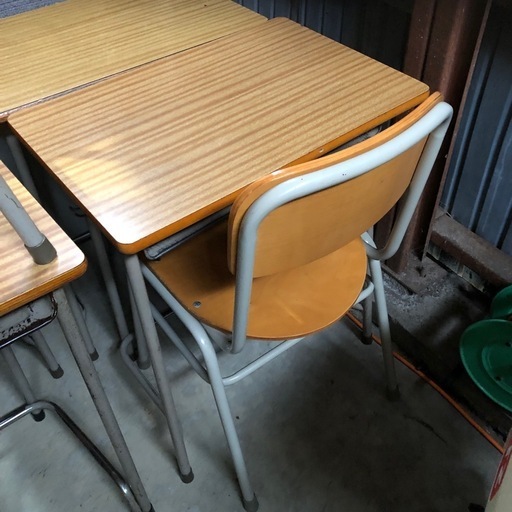 8セットあります！仕事用 塾 勉強デスク　学校のテーブルと椅子