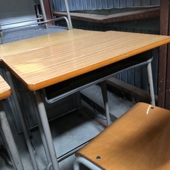 8セットあります！仕事用 塾 勉強デスク　学校のテーブルと椅子　の画像