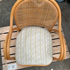 籐　回転　座椅子型　椅子の画像