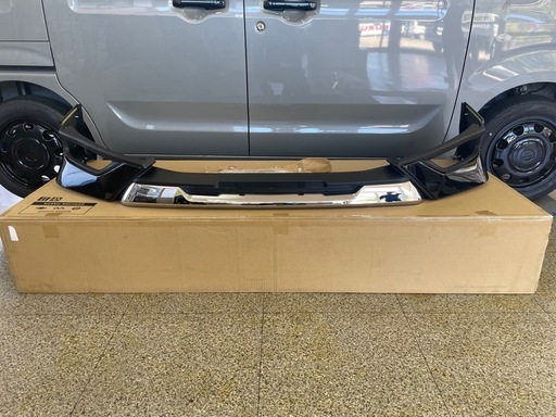 新品セレナハイウェイスターVフロントバンパースポイラー