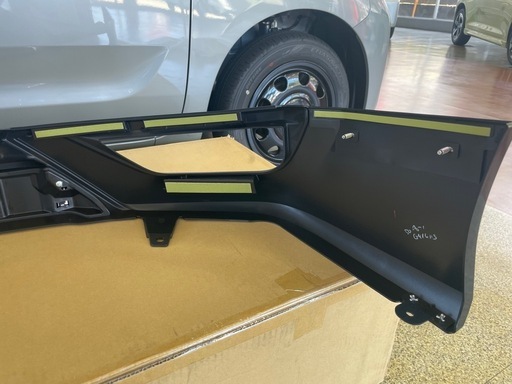 新品セレナハイウェイスターVフロントバンパースポイラー

