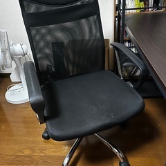 pcデスクと椅子の画像