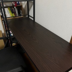 pcデスクと椅子の画像