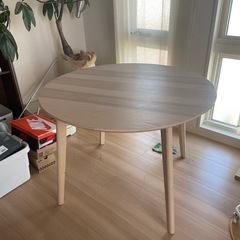IKEAのテーブル