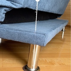 軽トラックでご希望場所まで配達できます！3〜4人掛け　ソファベットの画像