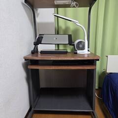 パソコン机（三段机（ギャスター付））8月8日(木)に受け取り可能な方