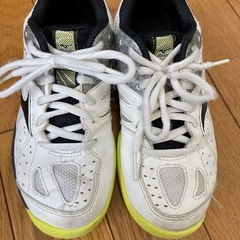 テニスシューズ