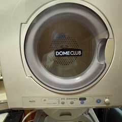 洗濯機と乾燥機のセットの画像