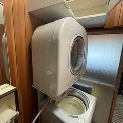 洗濯機と乾燥機のセットの画像