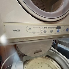 洗濯機と乾燥機のセットの画像