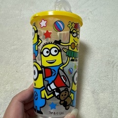 ミニオン コップ ストロー蓋付きの画像