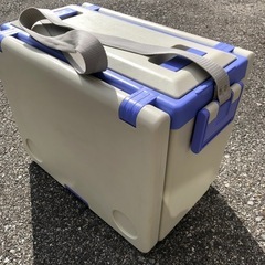 美品 １回使用 折りたたみ椅子２・テーブル付クーラーボックス 