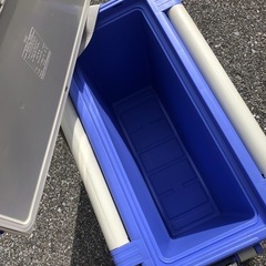 美品 １回使用 折りたたみ椅子２・テーブル付クーラーボックス の画像