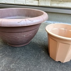 プラスチックの鉢　3個セットの画像