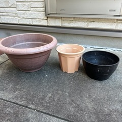 プラスチックの鉢　3個セットの画像