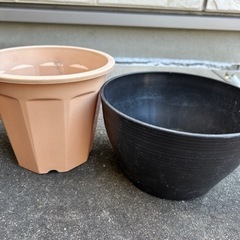 プラスチックの鉢　3個セットの画像
