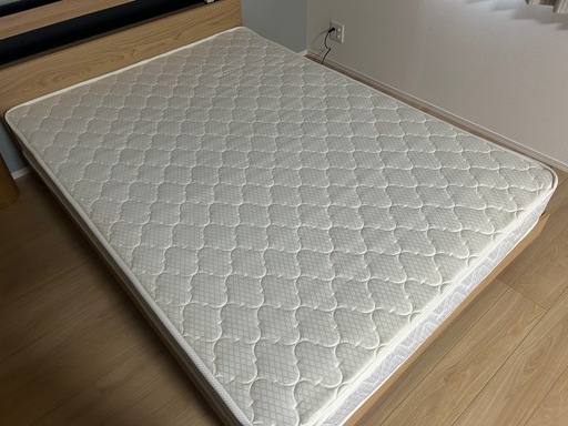 ダブルベッド