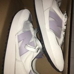 新品未使用スニーカーの画像