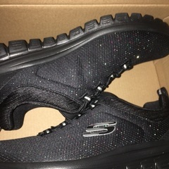 新品未使用スニーカーの画像