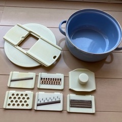 便利スライサー鍋　スライサー５種　保存容器機能の画像