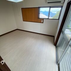 🚙６台以上駐車可能物件🚙ヒルサイド渋川⛰️家賃59,000円（管理費6,000円）広々5LDK！！ ✅家具・家電付き！✅便利なオール電化住宅！✅フリーレントあり！ ✅大家直接募集戸建て！ ✅敷金・礼金・更新料・仲介手数料0円✅大きな書棚あり✅エアコン4台付き✅ペット可！ - 不動産