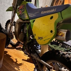 Kawasaki kx80 2スト　モトクロス　オフロードバイクの画像