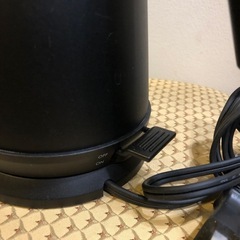 マットブラック おしゃれな電気ケトルの画像