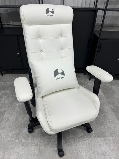 バウヒュッテ　ゲーミングチェア　レザー