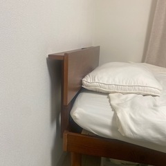 【枕元充電2口有り】脚付きすのこベッドフレームの画像