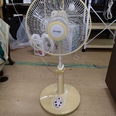リモコン付き　ユアサ　扇風機　リズム風機能　