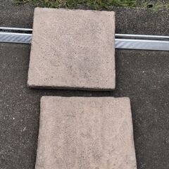 【募集中】敷石⑦ 1枚10円×2枚 赤 無地 タイル レンガ 庭石 平板 踏石【非対面】の画像