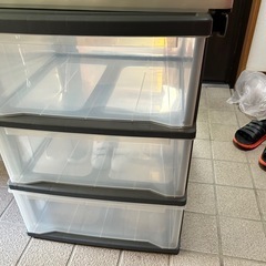 グレーのクリアボックス 衣装ケース