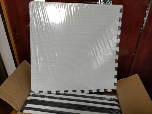 未使用　クッションカーペット　フロアカーペット 白・黒　60 x 60 ２４枚　クッション　マット