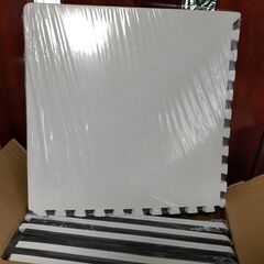未使用　クッションカーペット　フロアカーペット 白・黒　60 x...