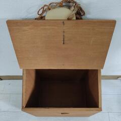 カントリー風木製収納の画像