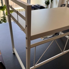 電子レンジ台。ほぼ新品。無料で差し上げます。の画像