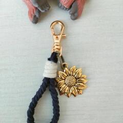 None スエード チャーム( ひまわり )の画像