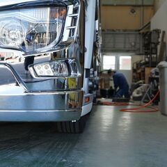 【経験者大歓迎!!】トラックの板金塗装｜大手企業のトラックの修﻿理のお仕事です！福利厚生充実☆の画像