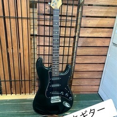 エレキギター　黒　ストラトキャスター