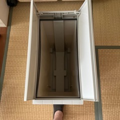 ゴミ箱 32L バタフライペダルの画像