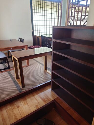 愛知県刈谷市、飲食店で使われていた、和風な色合いの中古品、テーブル、椅子等