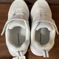 【新品未使用‼️最終価格】キッズ　スニーカー　内履き　19㎝の画像