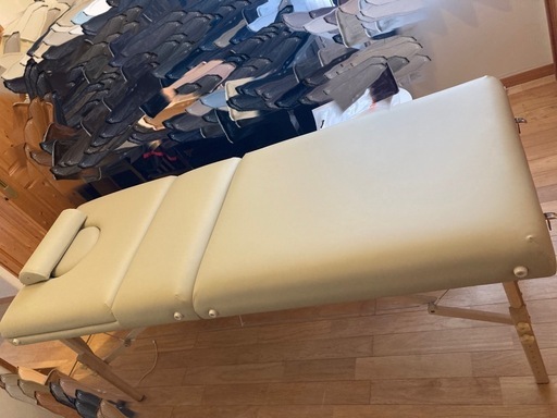 エステやマッサージの施術ベッド