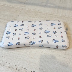 まるい頭を育てる枕　クルマ柄　赤ちゃん用