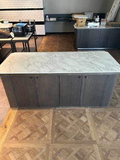 オシャレなキャビネットテーブル