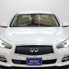 VIPセダン！　ハイブリッドでしかも4WD🙄