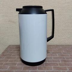 横須賀🆗展示品￥8980の品　コレは凄い‼️48時間 真空温冷魔法瓶
