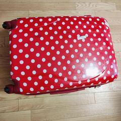 キャリーケース　赤ドット柄