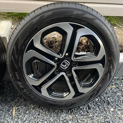 HONDAヴェゼルタイヤと純正ホイール